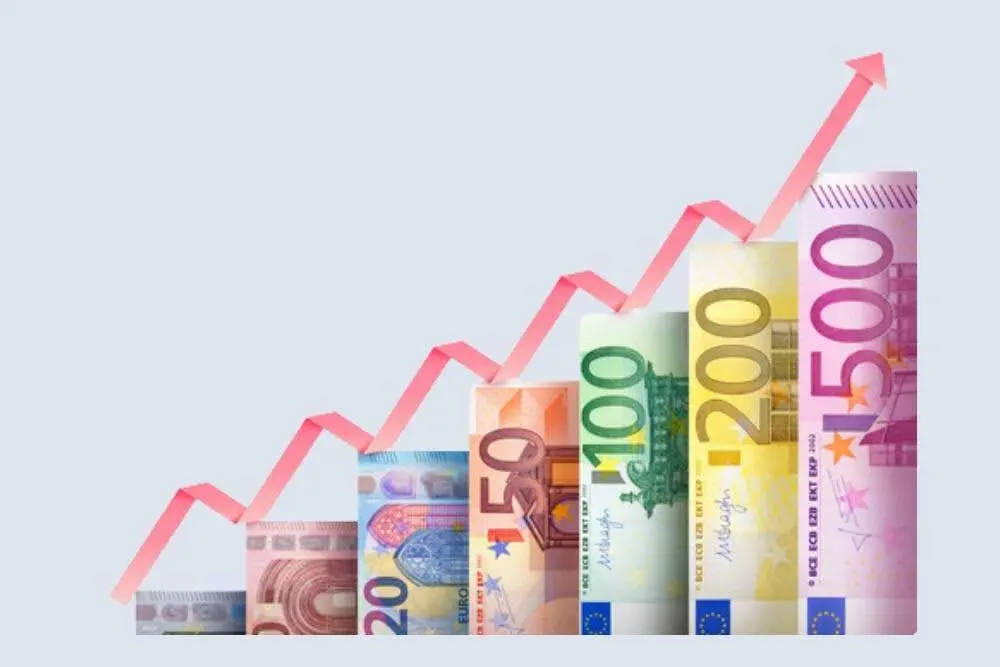 Grafika przedstawia wykres z pieniędzy pnący się w górę.